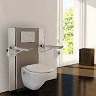 barrierefreies Bad mit elektrischem WC-Lifter höhenverstellbar mit Stützklappgriffen sowie WC-Keramik