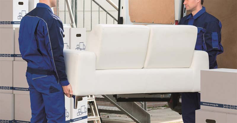 Stressfrei Umziehen Möbelpacker beim Umzug mit der Pflegekasse