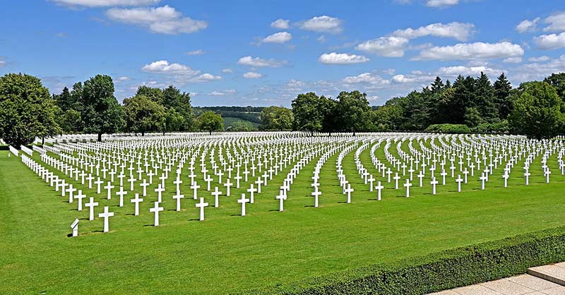 Gräberreihen auf Soldatenfriedhof